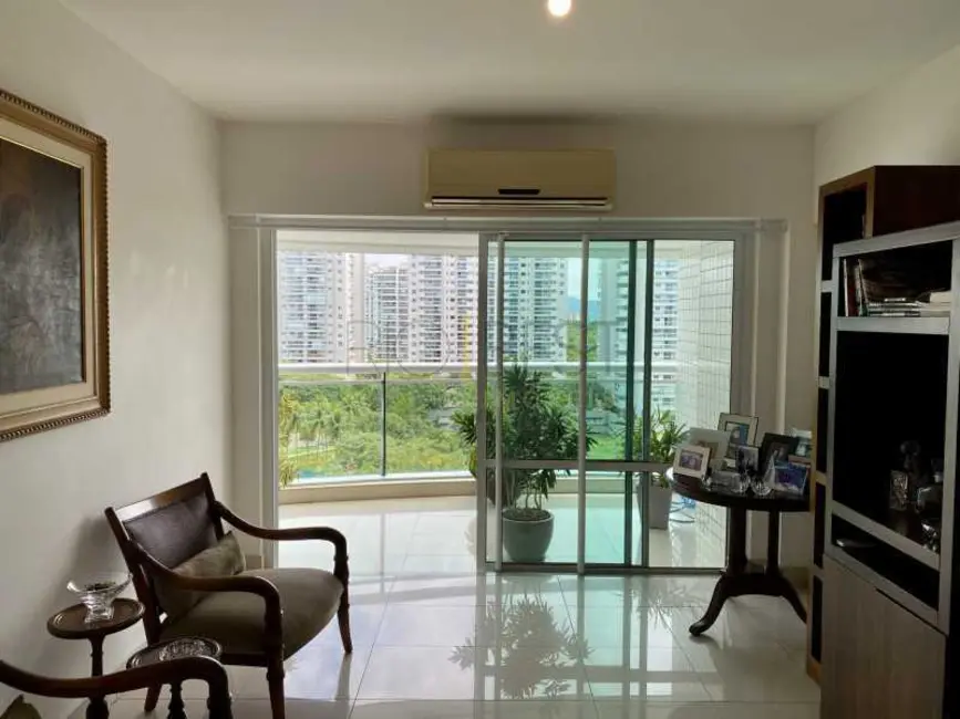 Apartamento com 3 quartos à venda e para alugar, 127m2 em Rio De Janeiro - RJ - imagem 2 Foto 2 de Apartamento com 3 quartos à venda e para alugar, 127m2 em Rio De Janeiro - RJ