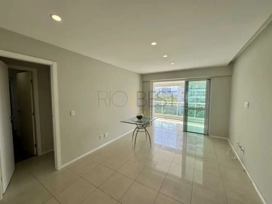 Apartamento com 3 quartos para alugar, 110m2 em Rio De Janeiro - RJ - imagem 4 Foto 4 de Apartamento com 3 quartos para alugar, 110m2 em Rio De Janeiro - RJ