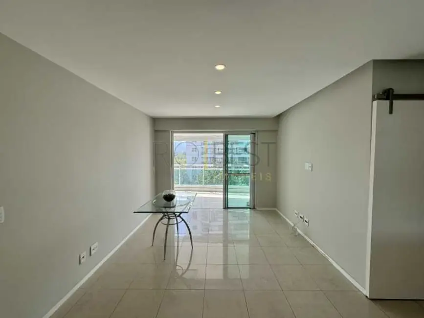 Apartamento com 3 quartos para alugar, 110m2 em Rio De Janeiro - RJ - imagem 5 Foto 5 de Apartamento com 3 quartos para alugar, 110m2 em Rio De Janeiro - RJ