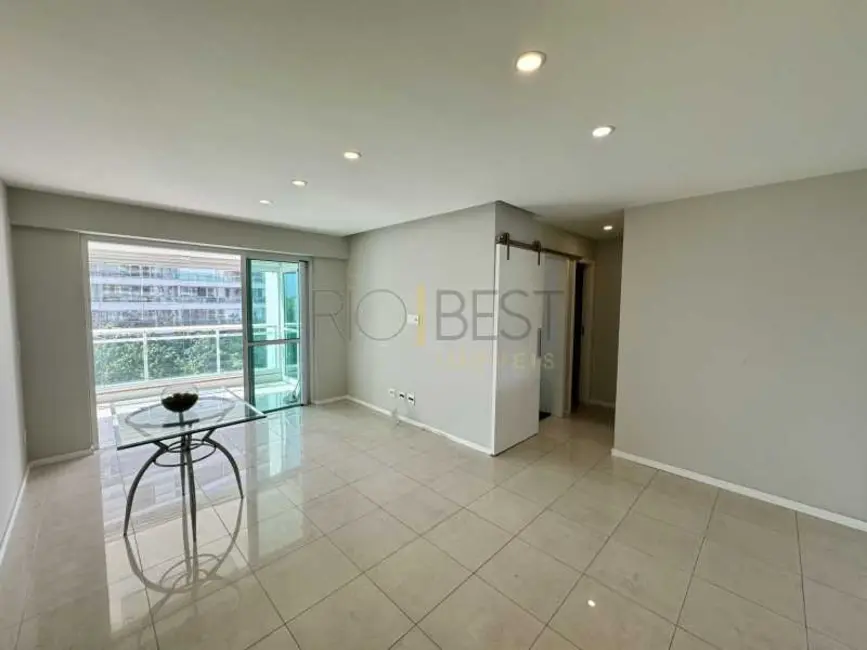 Apartamento com 3 quartos para alugar, 110m2 em Rio De Janeiro - RJ - imagem 1 Foto 1 de Apartamento com 3 quartos para alugar, 110m2 em Rio De Janeiro - RJ