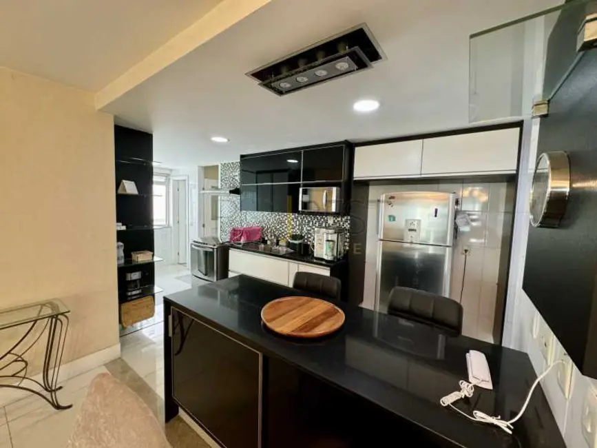 Apartamento com 4 quartos à venda e para alugar, 160m2 em Rio De Janeiro - RJ - imagem 7 Foto 7 de Apartamento com 4 quartos à venda e para alugar, 160m2 em Rio De Janeiro - RJ