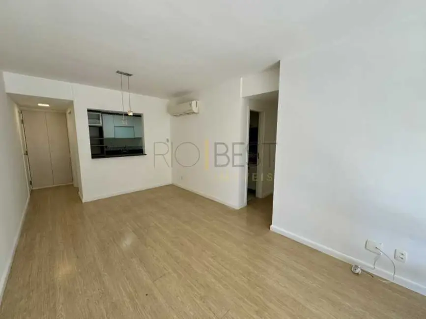 Apartamento com 3 quartos para alugar, 92m2 em Rio De Janeiro - RJ - imagem 5 Foto 5 de Apartamento com 3 quartos para alugar, 92m2 em Rio De Janeiro - RJ