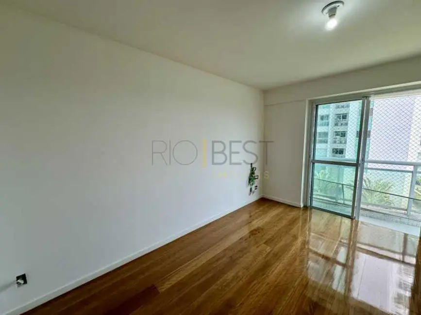 Apartamento com 4 quartos para alugar, 158m2 em Rio De Janeiro - RJ - imagem 7 Foto 7 de Apartamento com 4 quartos para alugar, 158m2 em Rio De Janeiro - RJ
