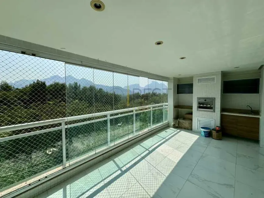 Apartamento com 4 quartos para alugar, 158m2 em Rio De Janeiro - RJ - imagem 4 Foto 4 de Apartamento com 4 quartos para alugar, 158m2 em Rio De Janeiro - RJ