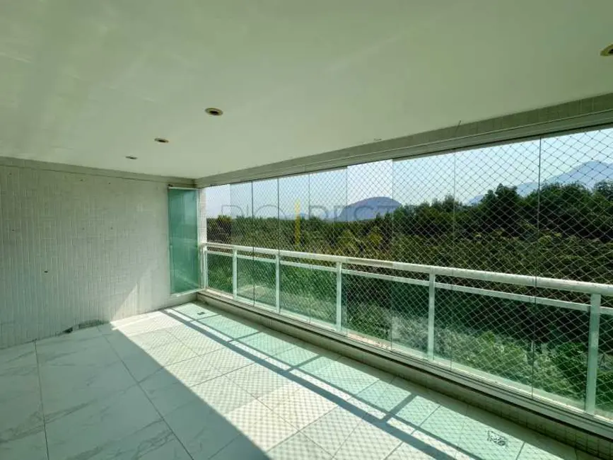 Apartamento com 4 quartos para alugar, 158m2 em Rio De Janeiro - RJ - imagem 3 Foto 3 de Apartamento com 4 quartos para alugar, 158m2 em Rio De Janeiro - RJ