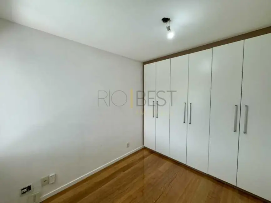 Apartamento com 4 quartos para alugar, 158m2 em Rio De Janeiro - RJ - imagem 9 Foto 9 de Apartamento com 4 quartos para alugar, 158m2 em Rio De Janeiro - RJ