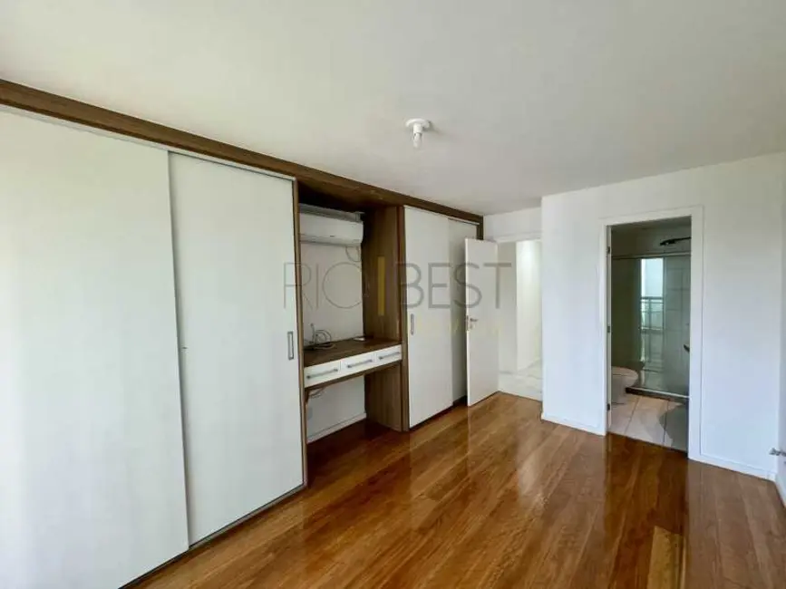 Apartamento com 4 quartos para alugar, 158m2 em Rio De Janeiro - RJ - imagem 6 Foto 6 de Apartamento com 4 quartos para alugar, 158m2 em Rio De Janeiro - RJ