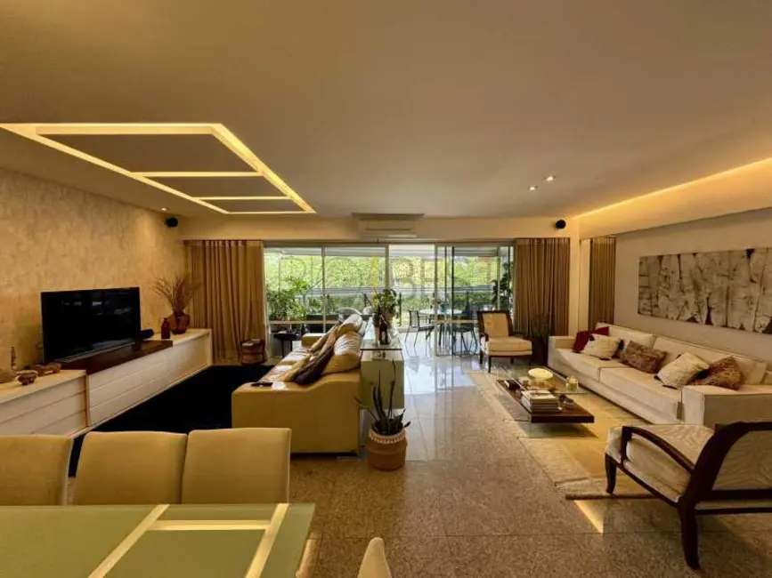 Apartamento com 4 quartos à venda, 185m2 em Rio De Janeiro - RJ - imagem 3 Foto 3 de Apartamento com 4 quartos à venda, 185m2 em Rio De Janeiro - RJ