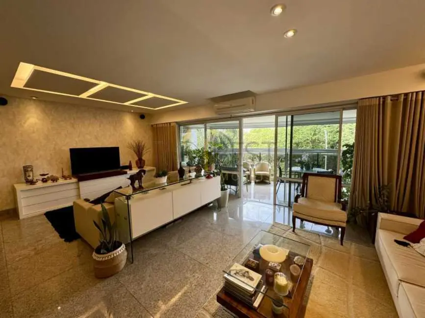 Apartamento com 4 quartos à venda, 185m2 em Rio De Janeiro - RJ - imagem 4 Foto 4 de Apartamento com 4 quartos à venda, 185m2 em Rio De Janeiro - RJ