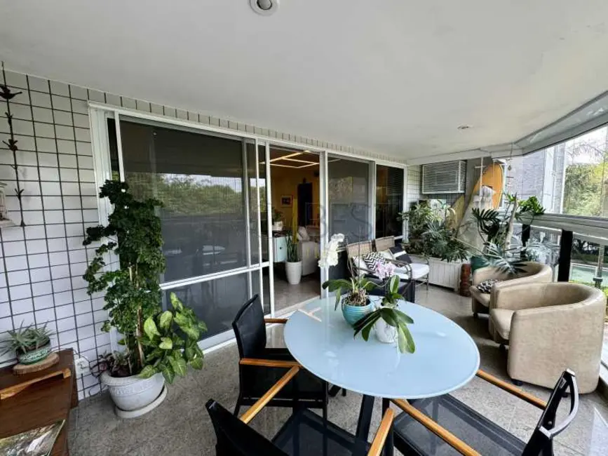 Apartamento com 4 quartos à venda, 185m2 em Rio De Janeiro - RJ - imagem 7 Foto 7 de Apartamento com 4 quartos à venda, 185m2 em Rio De Janeiro - RJ
