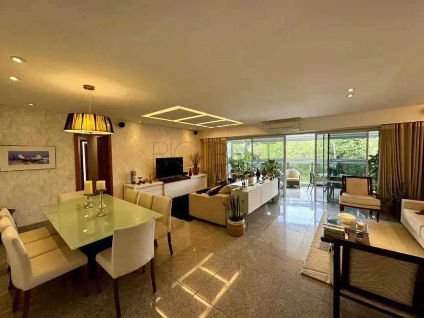 Apartamento com 4 quartos à venda, 185m2 em Rio De Janeiro - RJ - imagem 2 Foto 2 de Apartamento com 4 quartos à venda, 185m2 em Rio De Janeiro - RJ