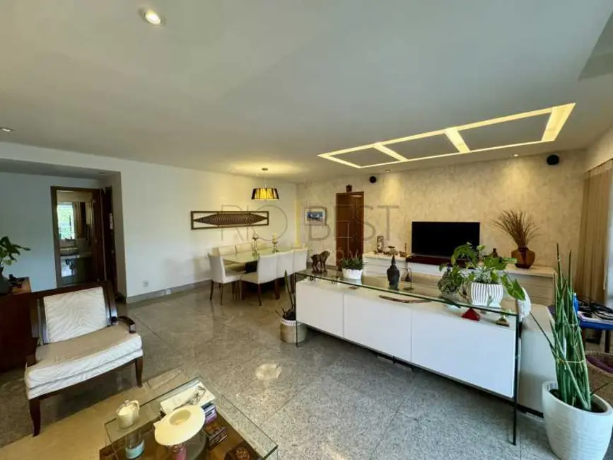 Apartamento com 4 quartos à venda, 185m2 em Rio De Janeiro - RJ - imagem 5 Foto 5 de Apartamento com 4 quartos à venda, 185m2 em Rio De Janeiro - RJ