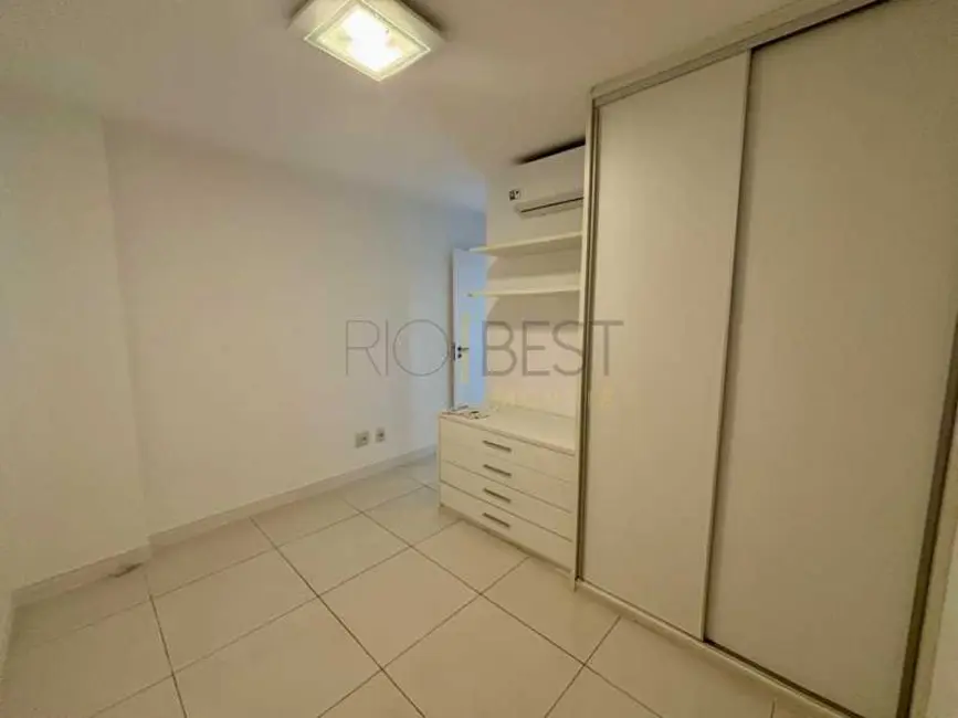 Apartamento com 3 quartos para alugar, 112m2 em Rio De Janeiro - RJ - imagem 9 Foto 9 de Apartamento com 3 quartos para alugar, 112m2 em Rio De Janeiro - RJ