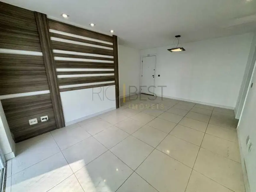 Apartamento com 3 quartos para alugar, 112m2 em Rio De Janeiro - RJ - imagem 2 Foto 2 de Apartamento com 3 quartos para alugar, 112m2 em Rio De Janeiro - RJ