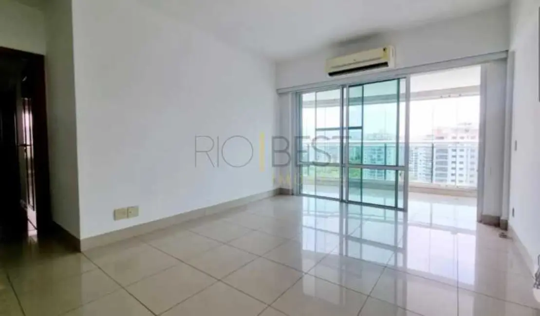 Apartamento com 4 quartos para alugar, 134m2 em Rio De Janeiro - RJ - imagem 5 Foto 5 de Apartamento com 4 quartos para alugar, 134m2 em Rio De Janeiro - RJ