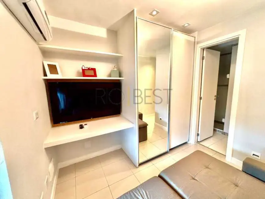 Cobertura com 4 quartos para alugar, 315m2 em Rio De Janeiro - RJ - imagem 6 Foto 6 de Cobertura com 4 quartos para alugar, 315m2 em Rio De Janeiro - RJ