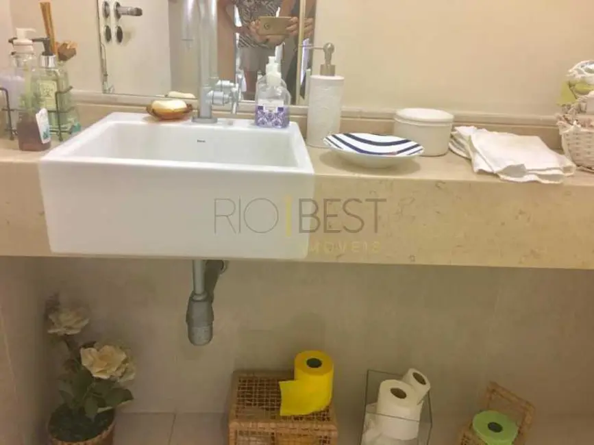 Apartamento com 3 quartos à venda, 130m2 em Rio De Janeiro - RJ - imagem 8 Foto 8 de Apartamento com 3 quartos à venda, 130m2 em Rio De Janeiro - RJ