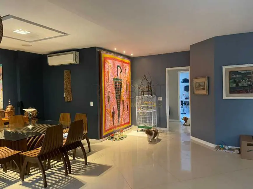 Foto 2 de Apartamento com 3 quartos para alugar, 250m2 em Rio De Janeiro - RJ