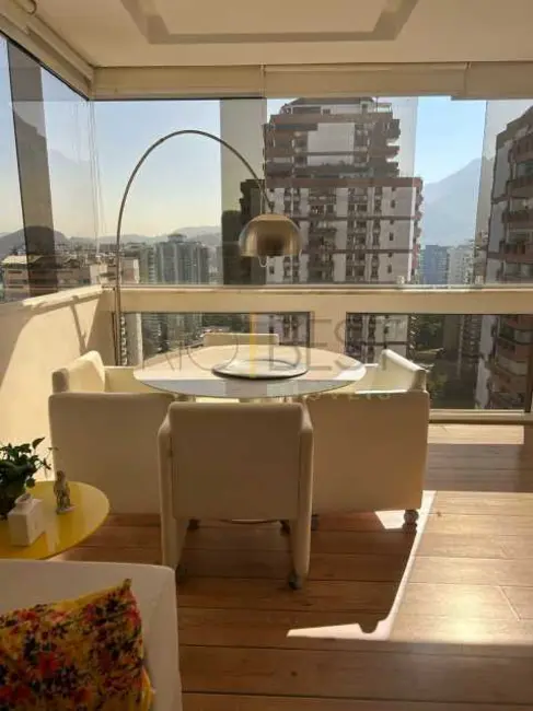 Apartamento com 3 quartos à venda, 127m2 em Rio De Janeiro - RJ - imagem 2 Foto 2 de Apartamento com 3 quartos à venda, 127m2 em Rio De Janeiro - RJ