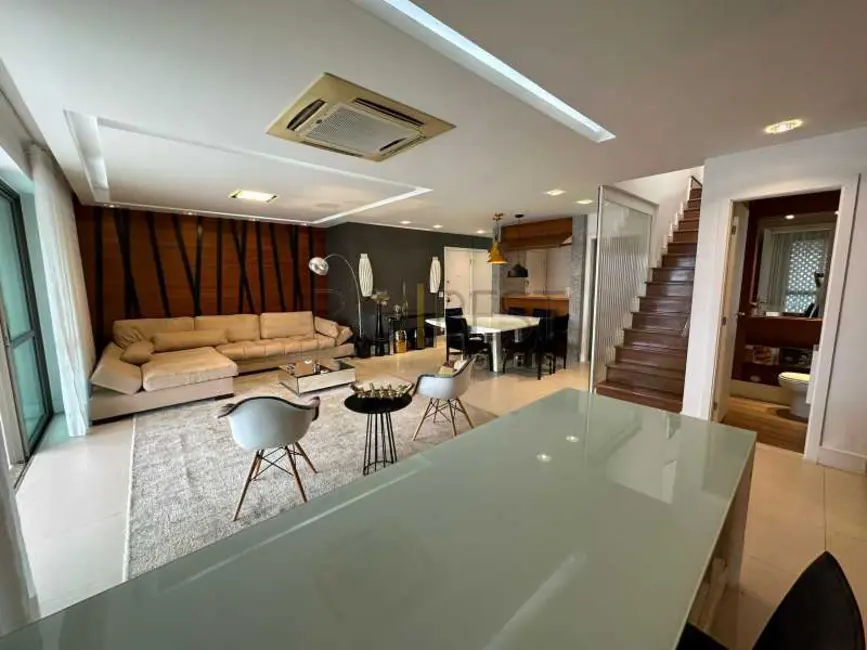 Cobertura com 4 quartos para alugar, 360m2 em Rio De Janeiro - RJ - imagem 2 Foto 2 de Cobertura com 4 quartos para alugar, 360m2 em Rio De Janeiro - RJ