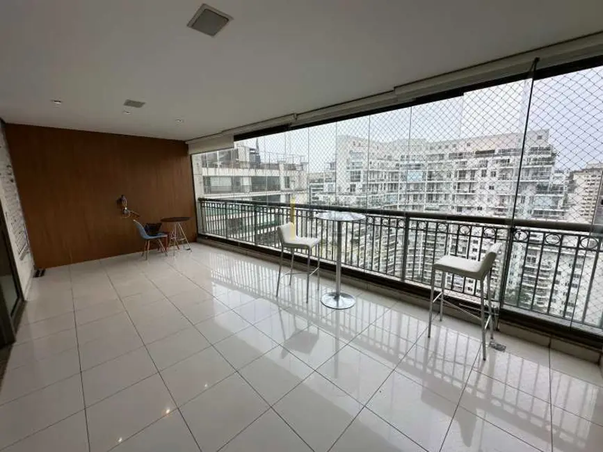 Cobertura com 4 quartos para alugar, 360m2 em Rio De Janeiro - RJ - imagem 5 Foto 5 de Cobertura com 4 quartos para alugar, 360m2 em Rio De Janeiro - RJ