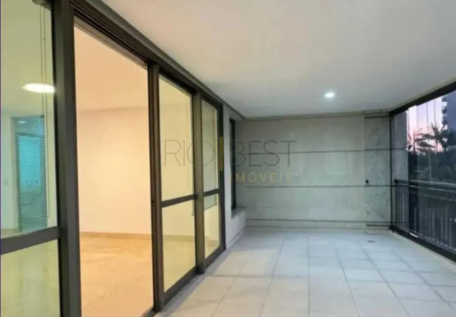 Apartamento com 4 quartos para alugar, 180m2 em Rio De Janeiro - RJ - imagem 3 Foto 3 de Apartamento com 4 quartos para alugar, 180m2 em Rio De Janeiro - RJ
