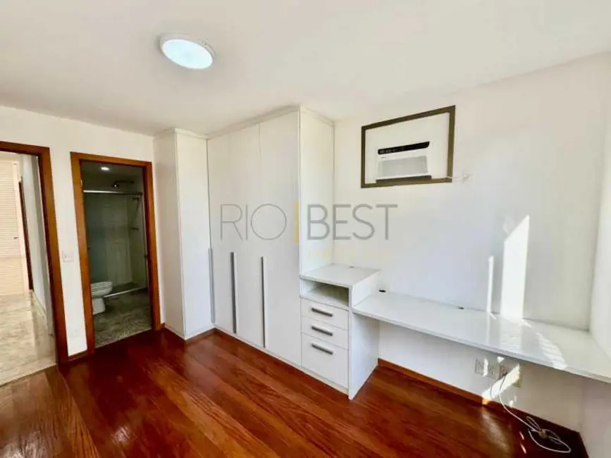 Apartamento com 4 quartos para alugar, 180m2 em Rio De Janeiro - RJ - imagem 7 Foto 7 de Apartamento com 4 quartos para alugar, 180m2 em Rio De Janeiro - RJ