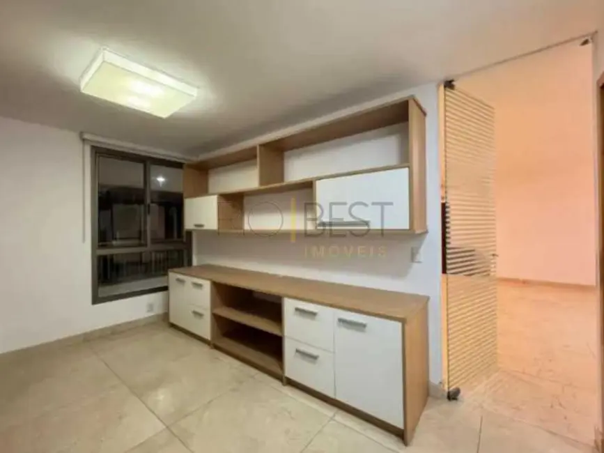 Apartamento com 4 quartos para alugar, 180m2 em Rio De Janeiro - RJ - imagem 8 Foto 8 de Apartamento com 4 quartos para alugar, 180m2 em Rio De Janeiro - RJ