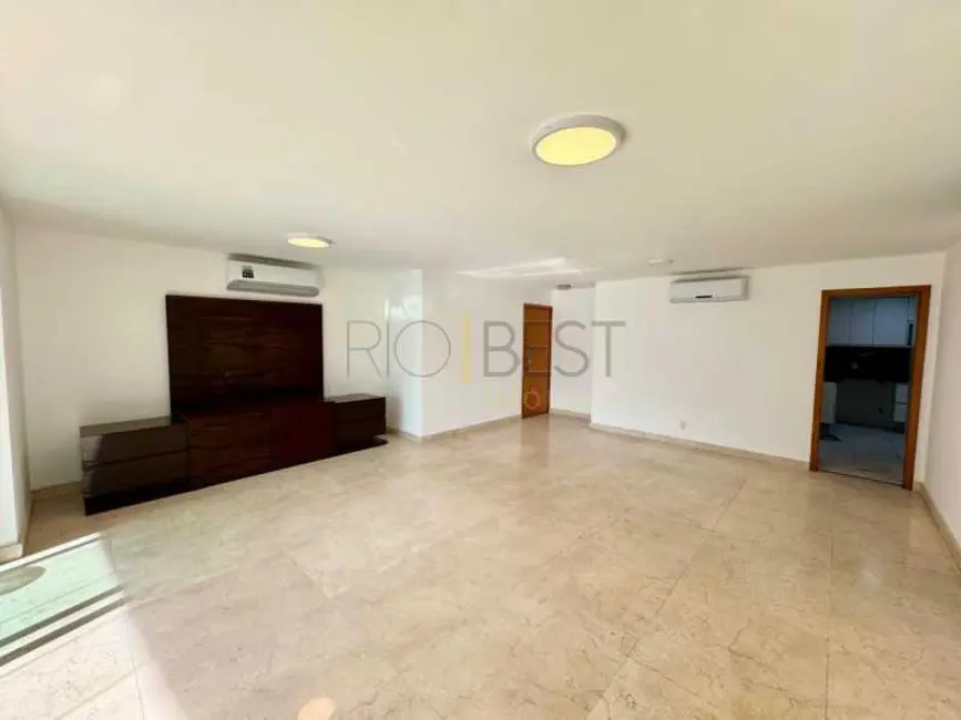 Apartamento com 4 quartos para alugar, 180m2 em Rio De Janeiro - RJ - imagem 4 Foto 4 de Apartamento com 4 quartos para alugar, 180m2 em Rio De Janeiro - RJ