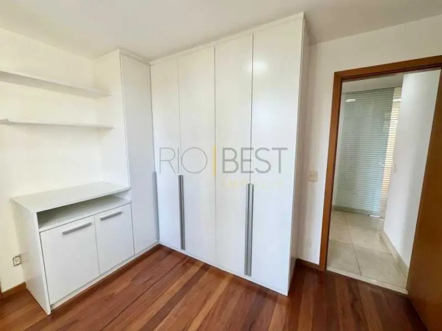 Apartamento com 4 quartos para alugar, 180m2 em Rio De Janeiro - RJ - imagem 9 Foto 9 de Apartamento com 4 quartos para alugar, 180m2 em Rio De Janeiro - RJ