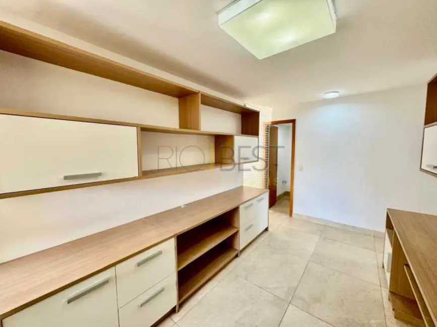Apartamento com 4 quartos para alugar, 180m2 em Rio De Janeiro - RJ - imagem 6 Foto 6 de Apartamento com 4 quartos para alugar, 180m2 em Rio De Janeiro - RJ