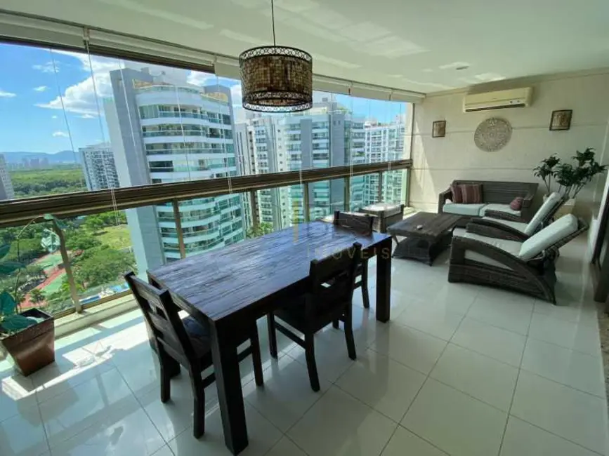 Foto 3 de Apartamento com 4 quartos para alugar, 180m2 em Rio De Janeiro - RJ