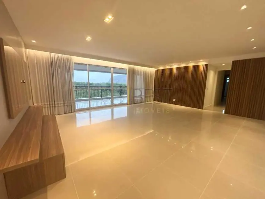 Apartamento com 4 quartos para alugar, 193m2 em Rio De Janeiro - RJ - imagem 2 Foto 2 de Apartamento com 4 quartos para alugar, 193m2 em Rio De Janeiro - RJ