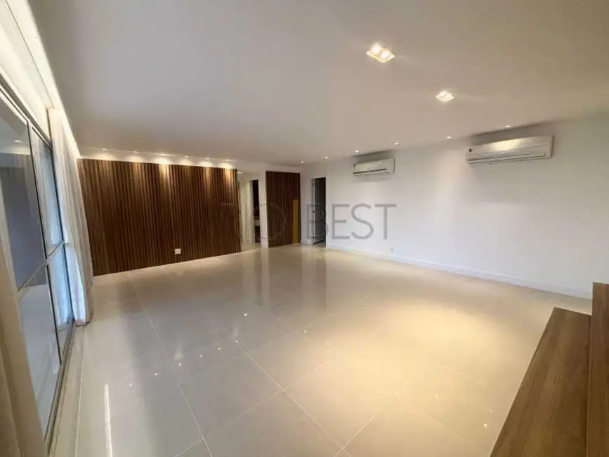 Apartamento com 4 quartos para alugar, 193m2 em Rio De Janeiro - RJ - imagem 5 Foto 5 de Apartamento com 4 quartos para alugar, 193m2 em Rio De Janeiro - RJ