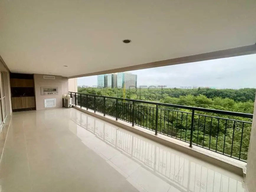 Apartamento com 4 quartos para alugar, 193m2 em Rio De Janeiro - RJ - imagem 6 Foto 6 de Apartamento com 4 quartos para alugar, 193m2 em Rio De Janeiro - RJ