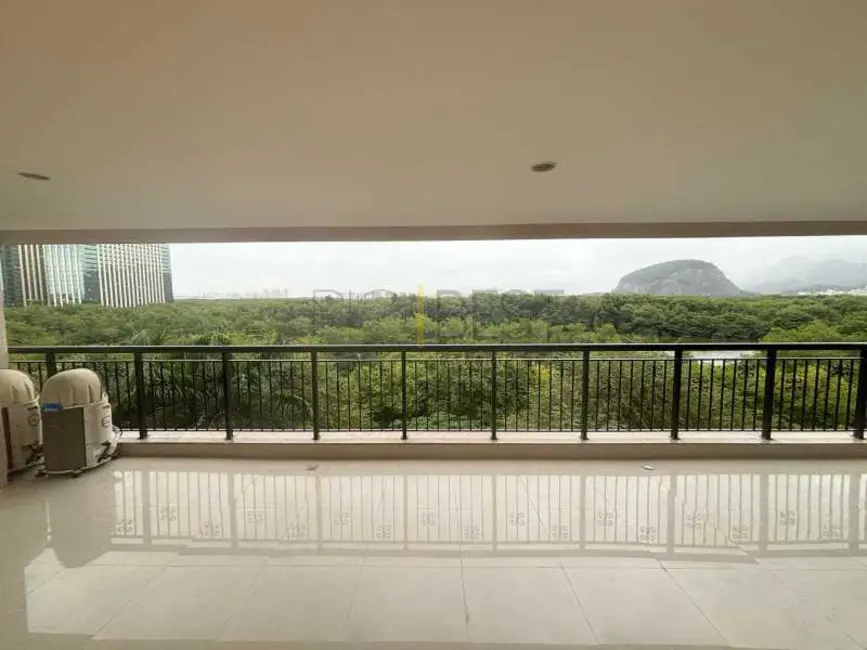 Apartamento com 4 quartos para alugar, 193m2 em Rio De Janeiro - RJ - imagem 7 Foto 7 de Apartamento com 4 quartos para alugar, 193m2 em Rio De Janeiro - RJ