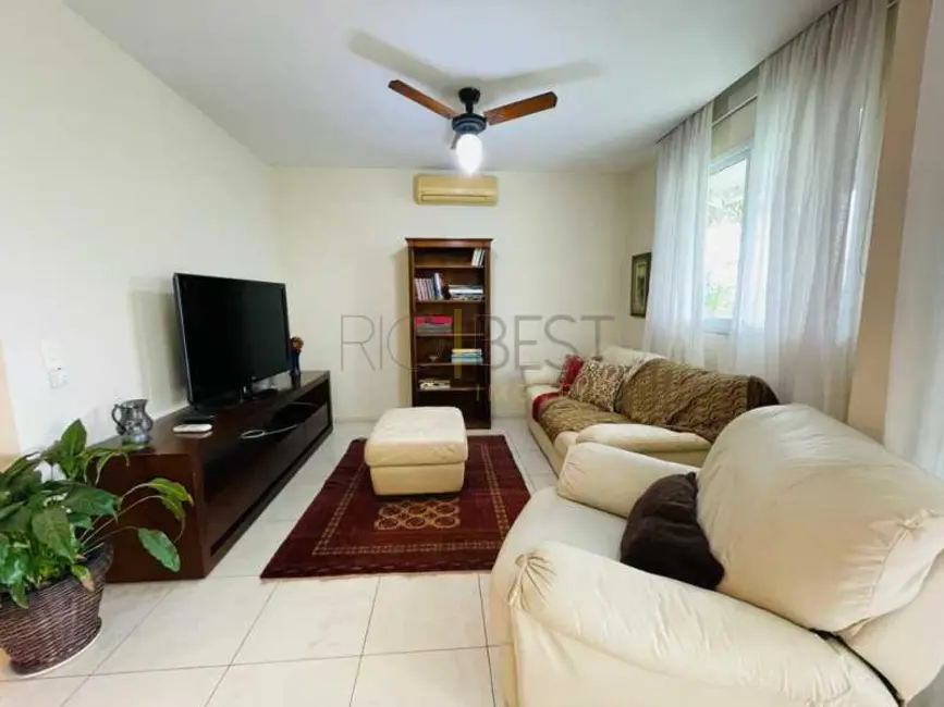 Foto 3 de Apartamento com 3 quartos para alugar, 160m2 em Rio De Janeiro - RJ