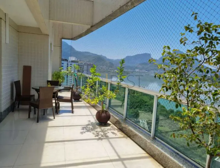 Cobertura com 3 quartos para alugar, 190m2 em Rio De Janeiro - RJ - imagem 4 Foto 4 de Cobertura com 3 quartos para alugar, 190m2 em Rio De Janeiro - RJ