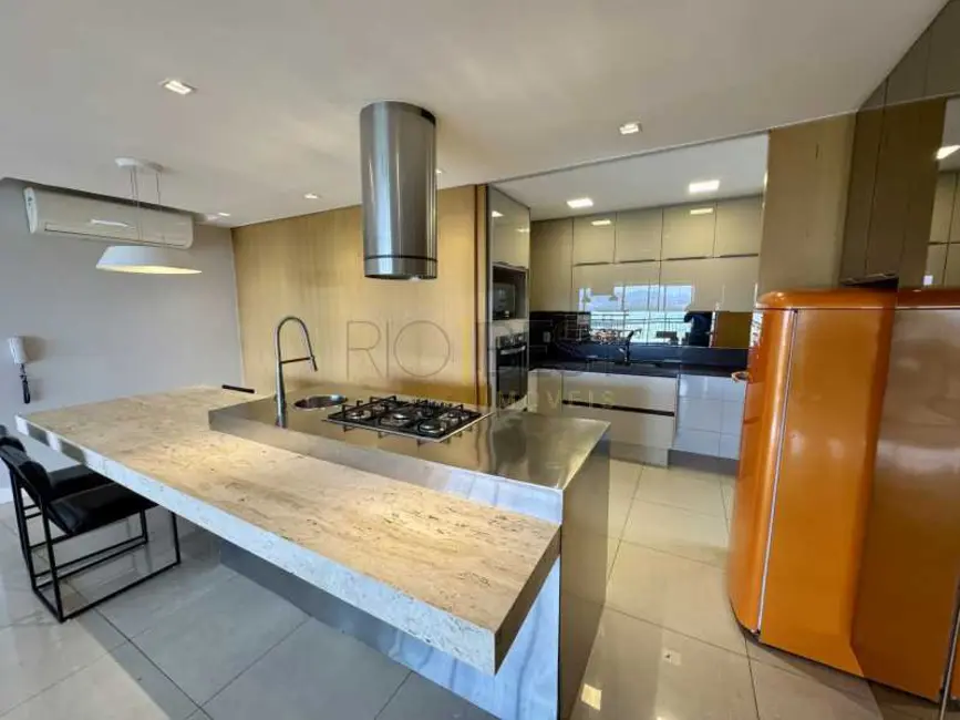 Apartamento com 3 quartos à venda e para alugar, 195m2 em Rio De Janeiro - RJ - imagem 3 Foto 3 de Apartamento com 3 quartos à venda e para alugar, 195m2 em Rio De Janeiro - RJ