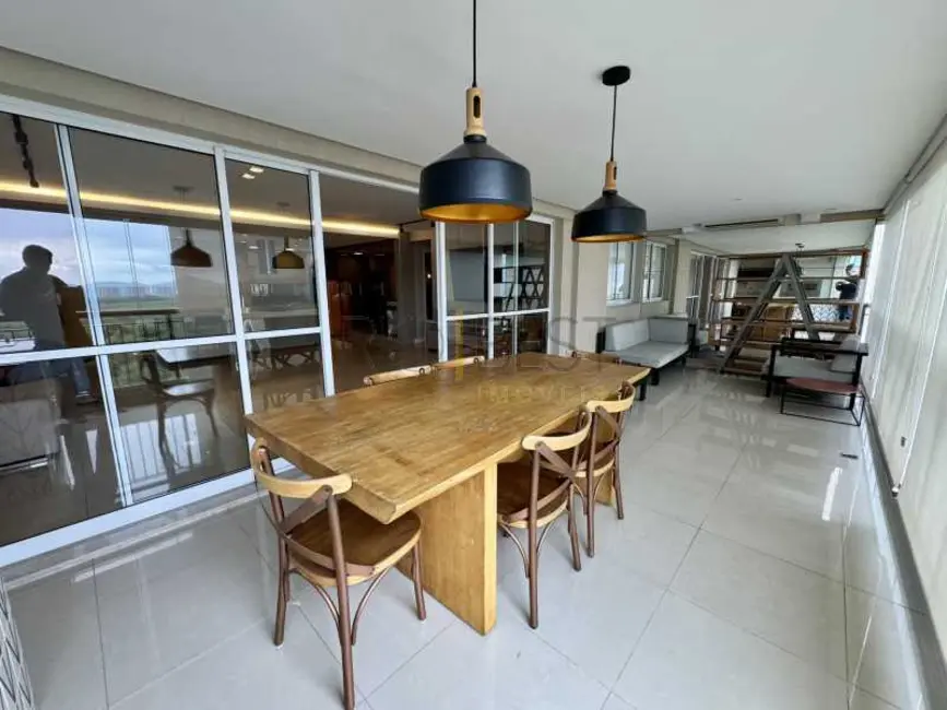 Apartamento com 3 quartos à venda e para alugar, 195m2 em Rio De Janeiro - RJ - imagem 8 Foto 8 de Apartamento com 3 quartos à venda e para alugar, 195m2 em Rio De Janeiro - RJ
