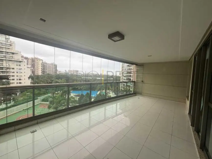 Apartamento com 4 quartos para alugar, 179m2 em Rio De Janeiro - RJ - imagem 2 Foto 2 de Apartamento com 4 quartos para alugar, 179m2 em Rio De Janeiro - RJ