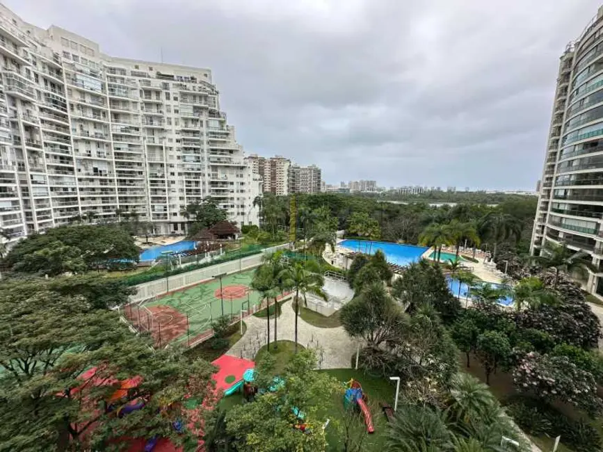 Apartamento com 4 quartos para alugar, 179m2 em Rio De Janeiro - RJ - imagem 1 Foto 1 de Apartamento com 4 quartos para alugar, 179m2 em Rio De Janeiro - RJ