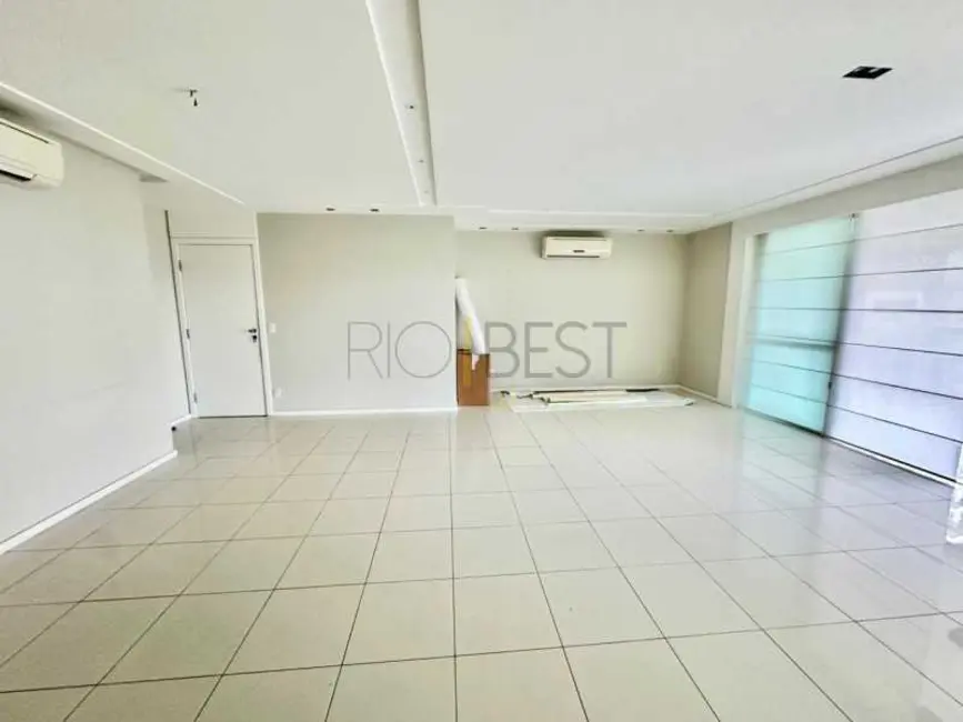 Apartamento com 4 quartos para alugar, 179m2 em Rio De Janeiro - RJ - imagem 8 Foto 8 de Apartamento com 4 quartos para alugar, 179m2 em Rio De Janeiro - RJ