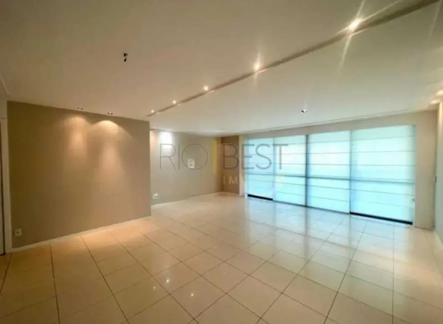 Apartamento com 4 quartos para alugar, 179m2 em Rio De Janeiro - RJ - imagem 7 Foto 7 de Apartamento com 4 quartos para alugar, 179m2 em Rio De Janeiro - RJ