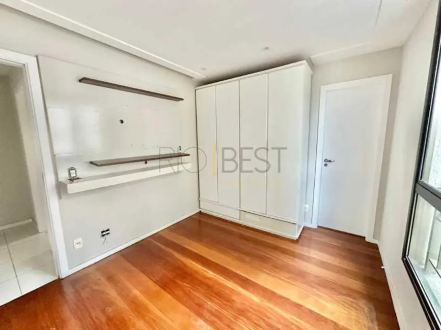 Apartamento com 4 quartos para alugar, 179m2 em Rio De Janeiro - RJ - imagem 9 Foto 9 de Apartamento com 4 quartos para alugar, 179m2 em Rio De Janeiro - RJ