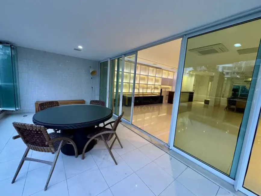 Apartamento com 4 quartos à venda e para alugar, 291m2 em Rio De Janeiro - RJ - imagem 6 Foto 6 de Apartamento com 4 quartos à venda e para alugar, 291m2 em Rio De Janeiro - RJ