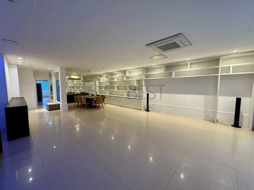 Apartamento com 4 quartos à venda e para alugar, 291m2 em Rio De Janeiro - RJ - imagem 2 Foto 2 de Apartamento com 4 quartos à venda e para alugar, 291m2 em Rio De Janeiro - RJ