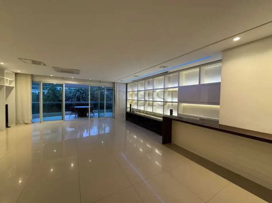 Apartamento com 4 quartos à venda e para alugar, 291m2 em Rio De Janeiro - RJ - imagem 5 Foto 5 de Apartamento com 4 quartos à venda e para alugar, 291m2 em Rio De Janeiro - RJ