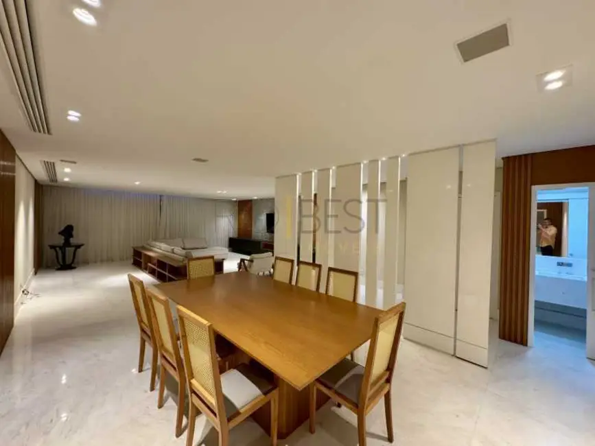 Apartamento com 4 quartos para alugar, 291m2 em Rio De Janeiro - RJ - imagem 2 Foto 2 de Apartamento com 4 quartos para alugar, 291m2 em Rio De Janeiro - RJ
