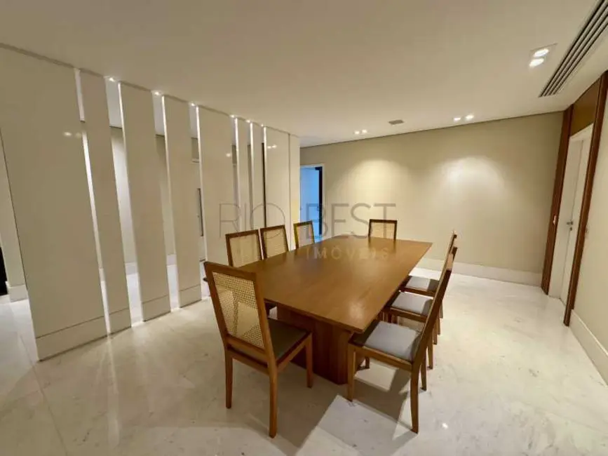 Apartamento com 4 quartos para alugar, 291m2 em Rio De Janeiro - RJ - imagem 4 Foto 4 de Apartamento com 4 quartos para alugar, 291m2 em Rio De Janeiro - RJ